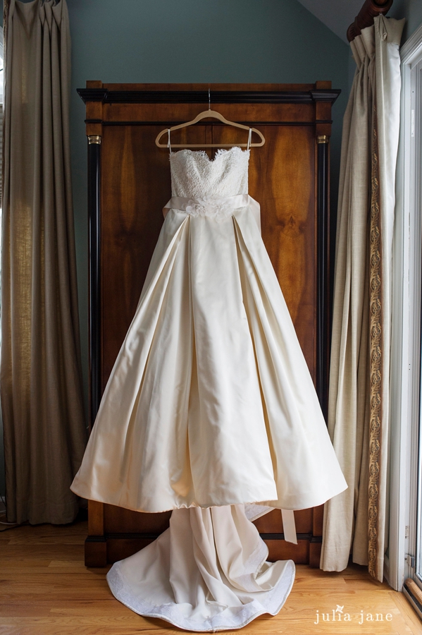 winter wedding photography by Connecticut Wedding Photographer Julia Jane Studios, www.juliajanestudios.com